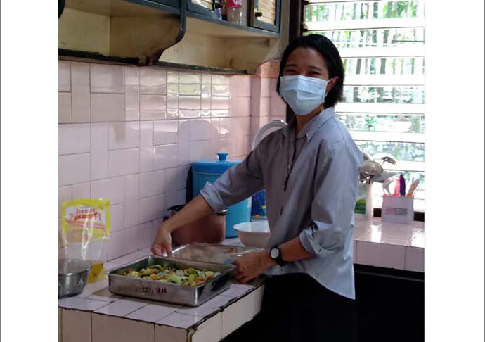 Preparing meals at COVID recovery centre
