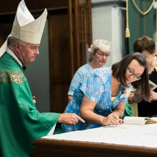 Sr Michelle signing the vow registry