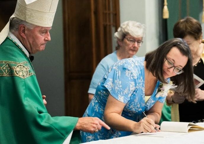 Sr Michelle signing the vow registry