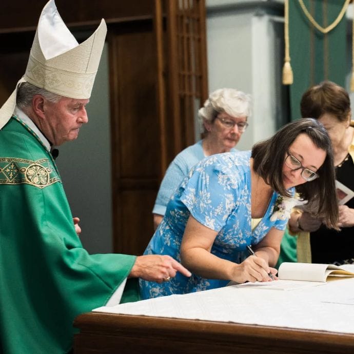 Sr Michelle signing the vow registry